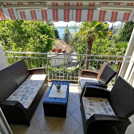 Sara 50 M From The Beach, With Balcony, Ac, Private Parking Apartament *