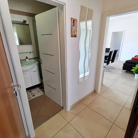 Apartament Sara 50 M From The Beach, With Balcony, Ac, Private Parking Crikvenica