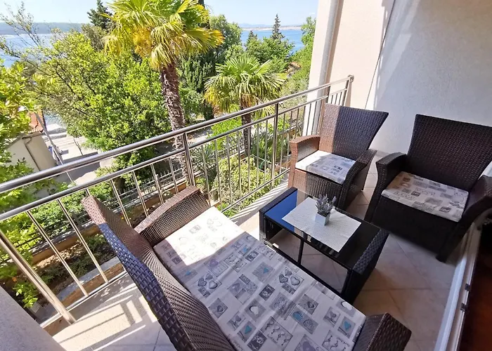 Sara 50 M From The Beach, With Balcony, Ac, Private Parking * Crikvenica
