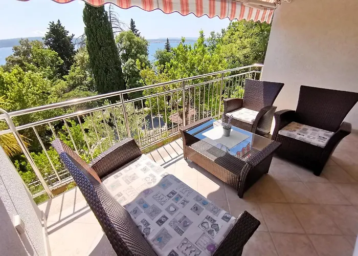 Sara 50 M From The Beach, With Balcony, Ac, Private Parking