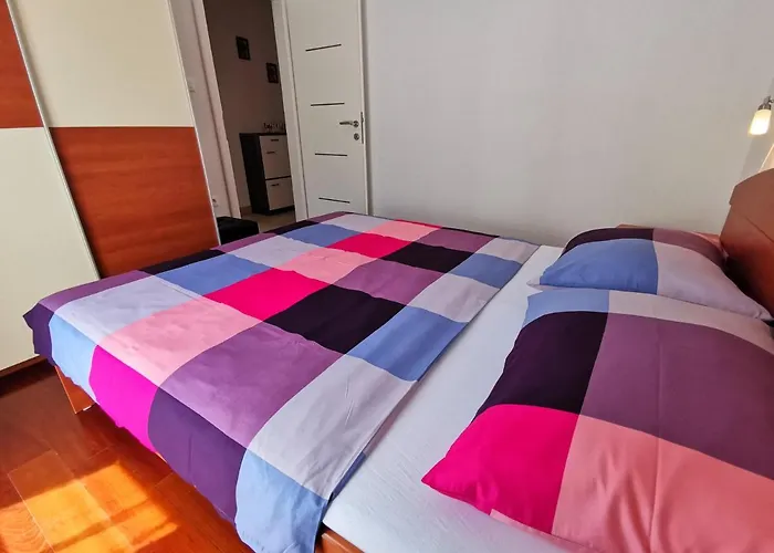 아파트 Sara 50 M From The Beach, With Balcony, Ac, Private Parking
