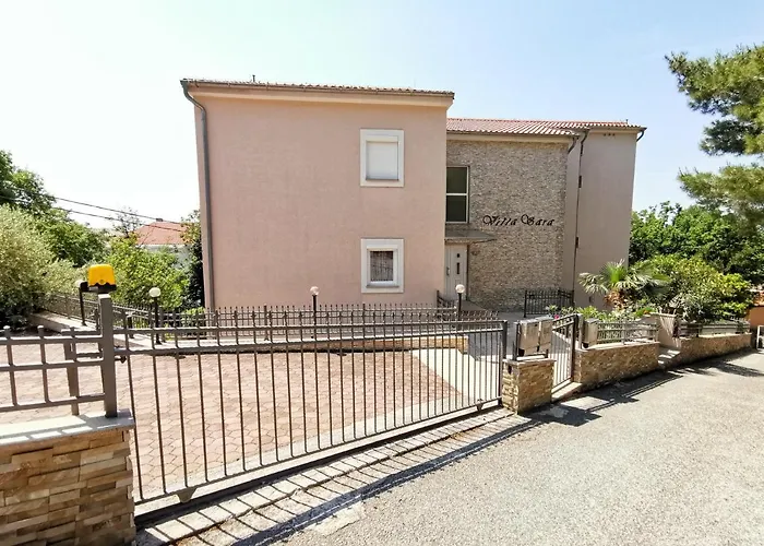 아파트 Sara 50 M From The Beach, With Balcony, Ac, Private Parking *