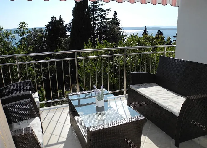 Sara 50 M From The Beach, With Balcony, Ac, Private Parking