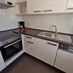 Apartman Sara 50 M From The Beach, With Balcony, Ac, Private Parking *