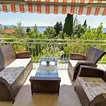 Apartman Sara 50 M From The Beach, With Balcony, Ac, Private Parking