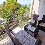 Sara 50 M From The Beach, With Balcony, Ac, Private Parking * Crikvenica