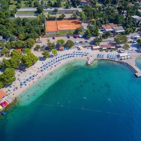 Sara 50 M From The Beach, With Balcony, Ac, Private Parking Apartman Crikvenica