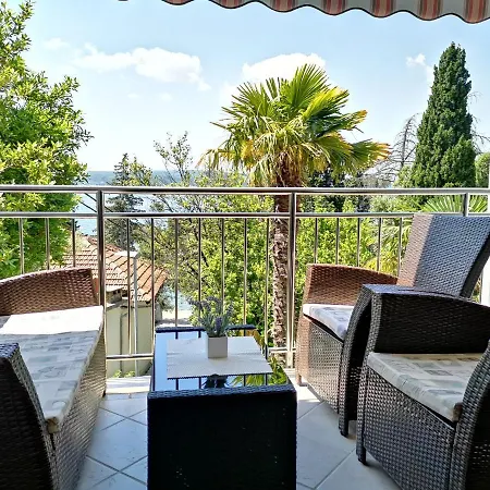 Apartman Sara 50 M From The Beach, With Balcony, Ac, Private Parking Crikvenica