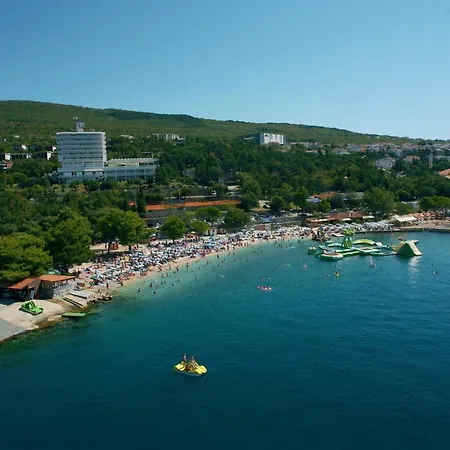 Apartment Sara 50 M From The Beach, With Balcony, Ac, Private Parking