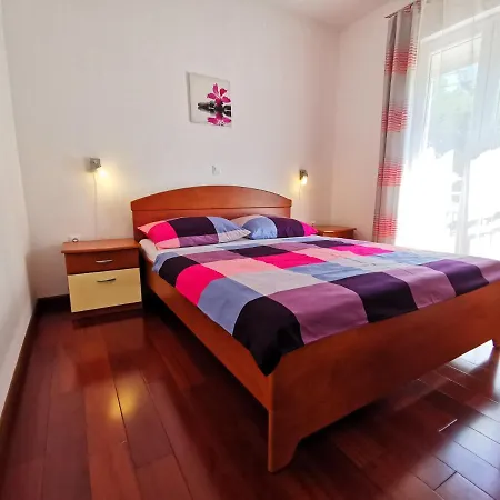 Sara 50 M From The Beach, With Balcony, Ac, Private Parking * Crikvenica