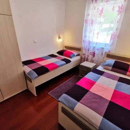 Sara 50 M From The Beach, With Balcony, Ac, Private Parking *