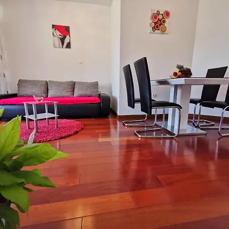 Apartment Sara 50 M From The Beach, With Balcony, Ac, Private Parking *