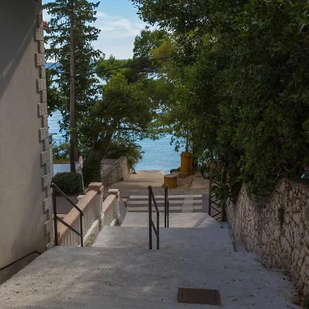 Sara 50 M From The Beach, With Balcony, Ac, Private Parking