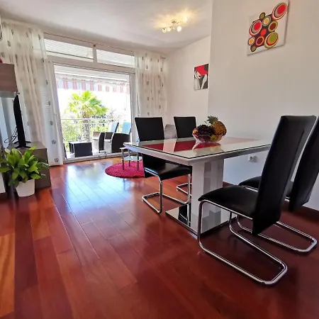 Sara 50 M From The Beach, With Balcony, Ac, Private Parking Apartment