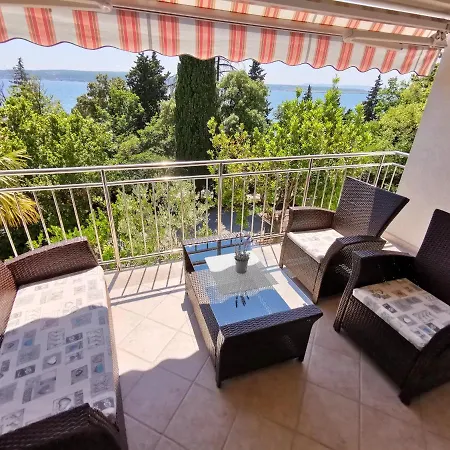 Sara 50 M From The Beach, With Balcony, Ac, Private Parking * Crikvenica
