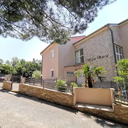 Sara 50 M From The Beach, With Balcony, Ac, Private Parking Apartman Crikvenica