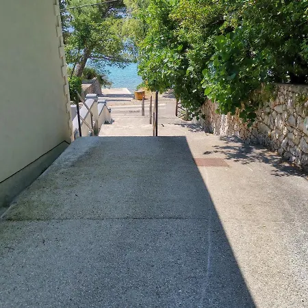 Apartman Sara 50 M From The Beach, With Balcony, Ac, Private Parking