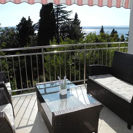 Sara 50 M From The Beach, With Balcony, Ac, Private Parking