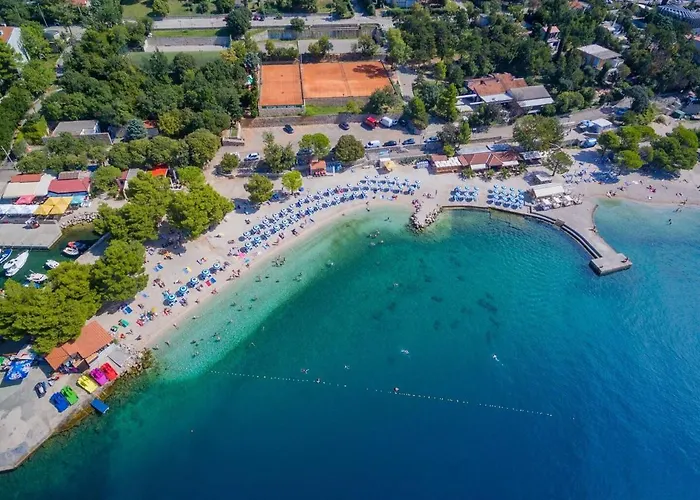 Sara 50 M From The Beach, With Balcony, Ac, Private Parking Apartman Crikvenica