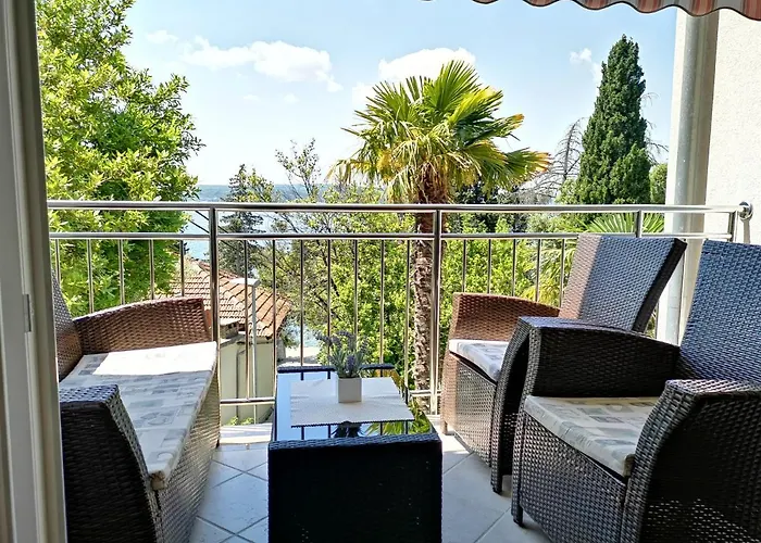 Apartman Sara 50 M From The Beach, With Balcony, Ac, Private Parking Crikvenica