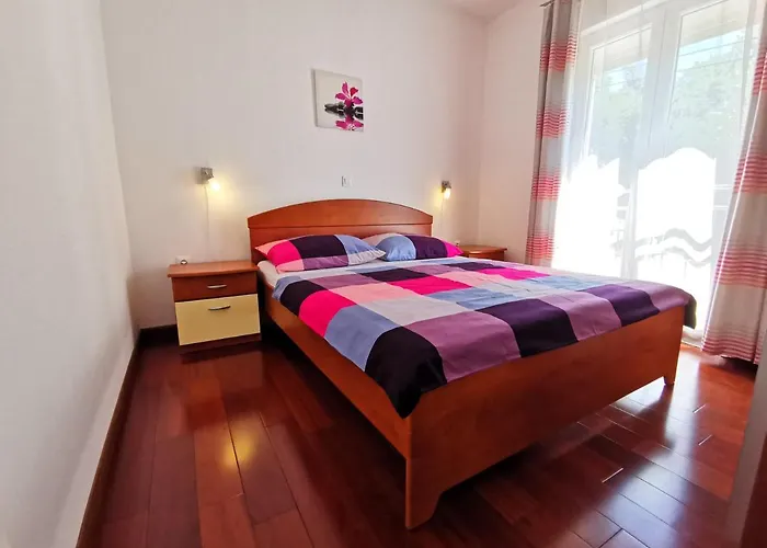 Sara 50 M From The Beach, With Balcony, Ac, Private Parking * Crikvenica