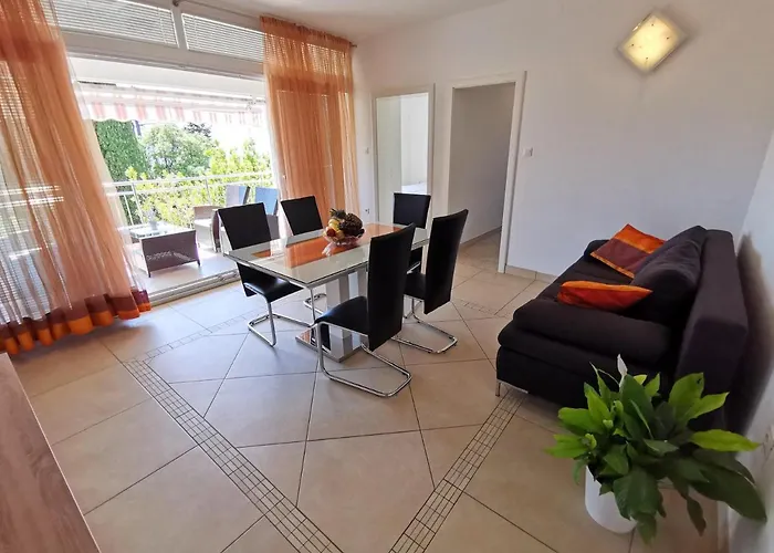 Sara 50 M From The Beach, With Balcony, Ac, Private Parking * Crikvenica