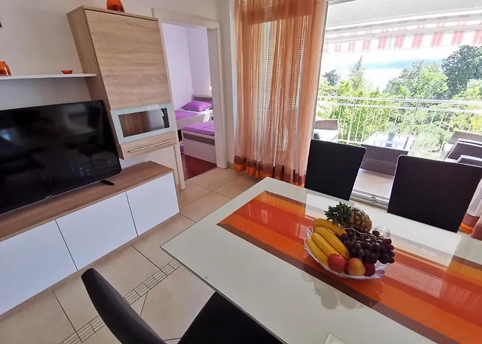 Sara 50 M From The Beach, With Balcony, Ac, Private Parking Apartman