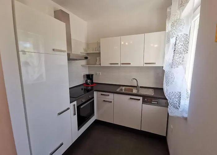 Sara 50 M From The Beach, With Balcony, Ac, Private Parking Apartman *