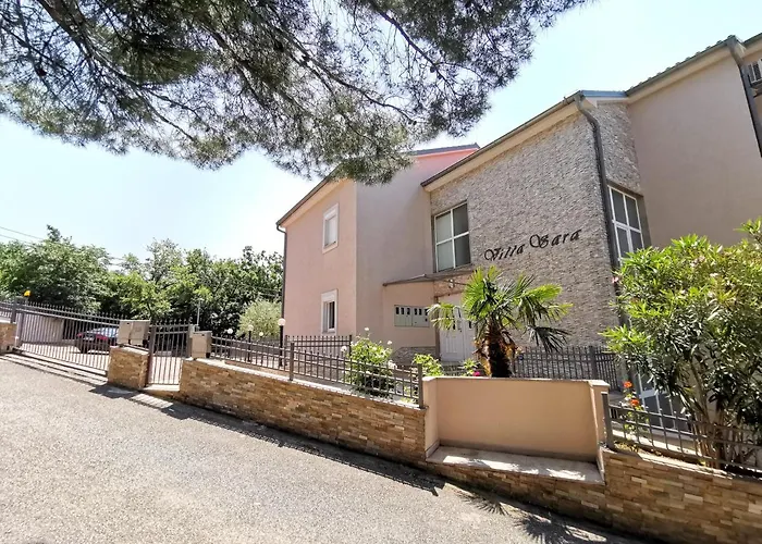 Sara 50 M From The Beach, With Balcony, Ac, Private Parking Apartman Crikvenica