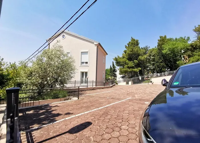 Apartman Sara 50 M From The Beach, With Balcony, Ac, Private Parking *