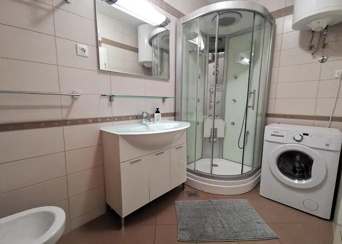 Apartman Sara 50 M From The Beach, With Balcony, Ac, Private Parking Crikvenica